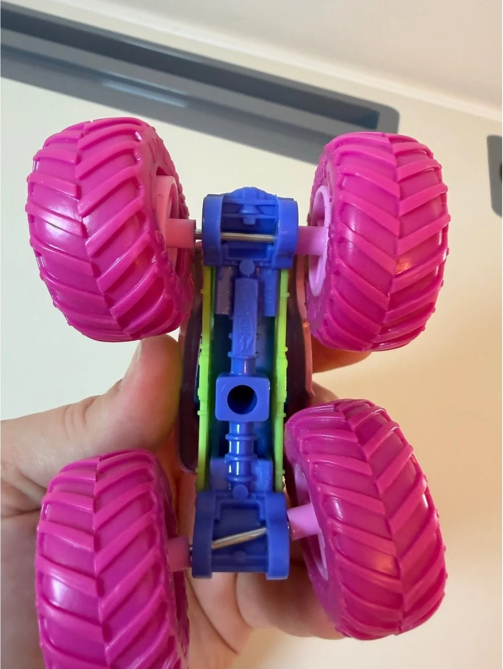 Hot Wheels Monster Truck Pink poppy Hairy Toy Car